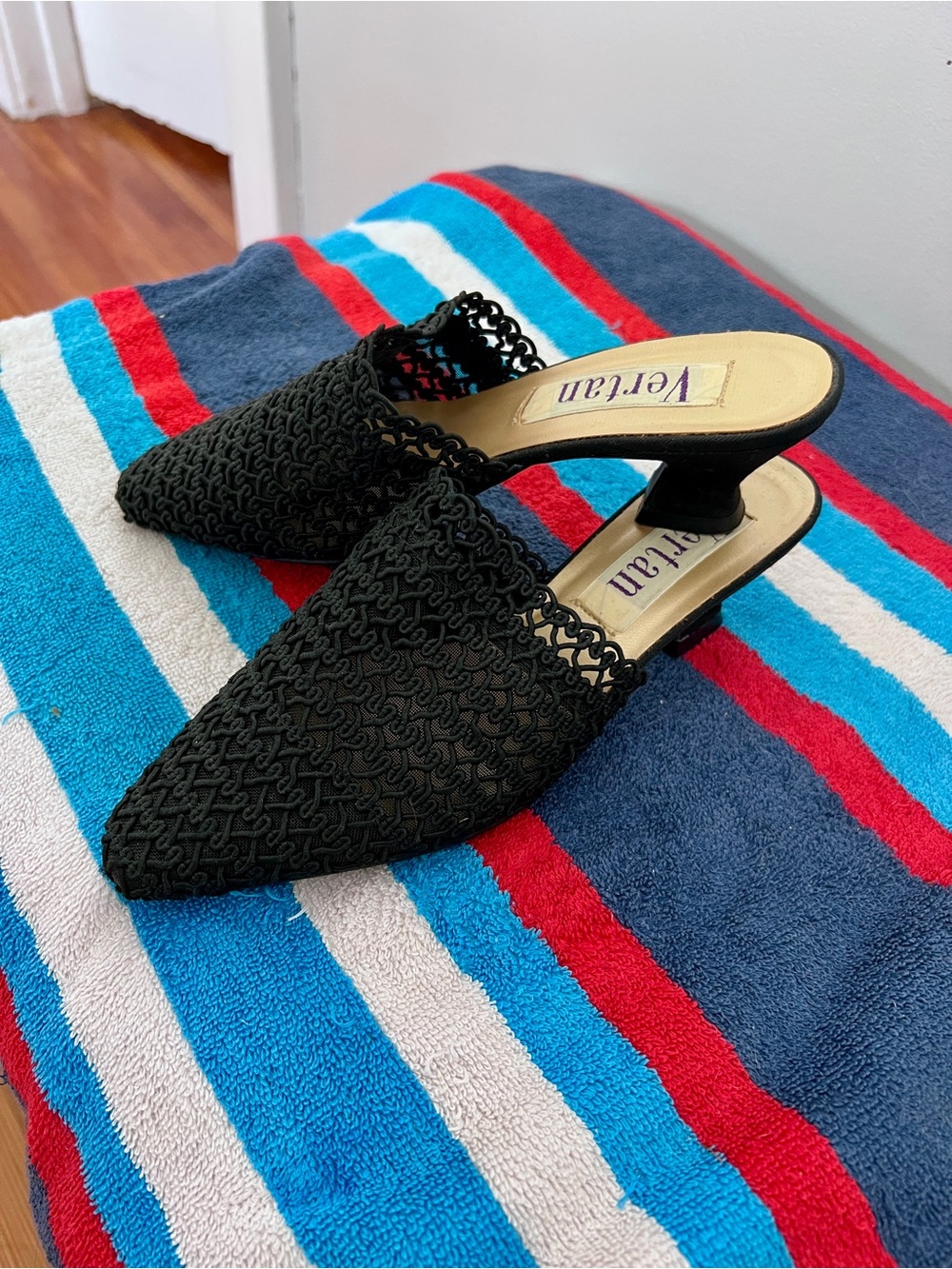 Vintage Vertan Black Pointed-Knit Slip-On Mule kitten heels